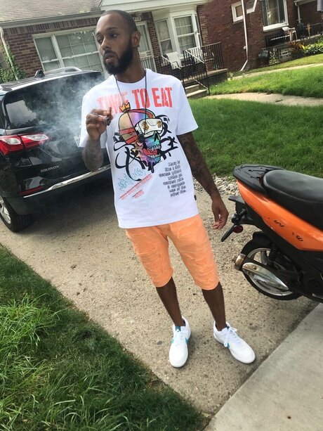 MrAimtooplease star sexy picture