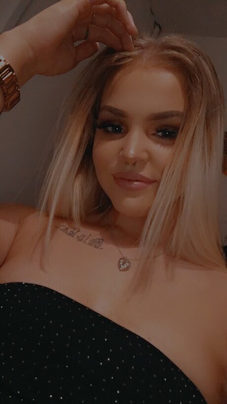 HoneyBeaxo pornstar nudes pictures