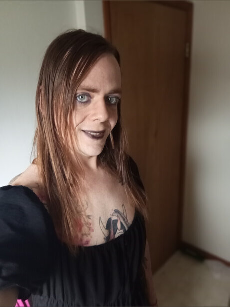 RedRandy beautiful model pic