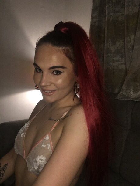 L O R nudes pornstar image