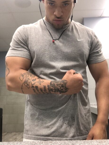 B Rad G model sexy pictures