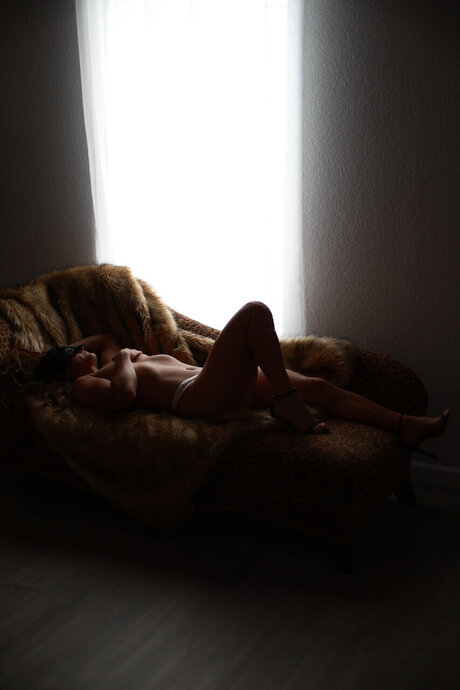 AttitudeWithAss erotic actress pic