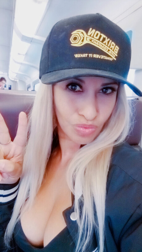 Geraldine Escovar model art photo