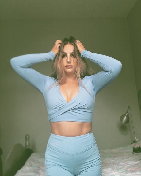 Elle Won naked star images