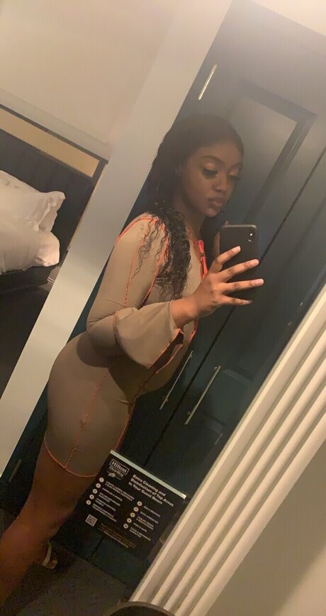 Lickmyprints model nude photos