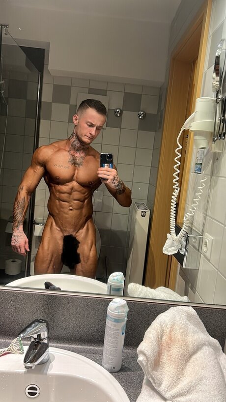 EliasYoung adult model image