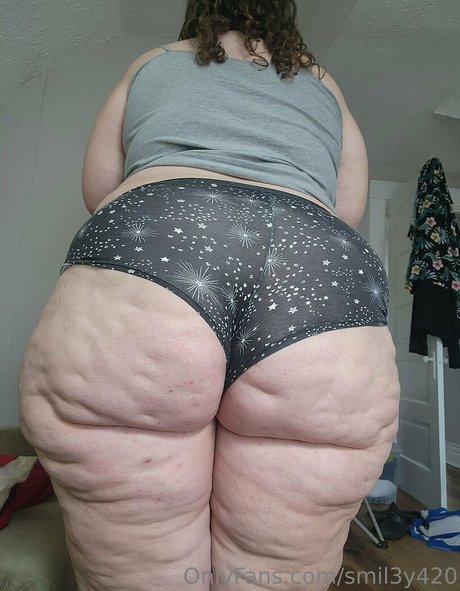 smil3y420 model xxx photo