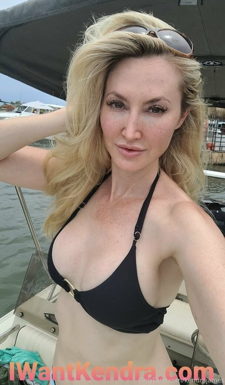 kendrajames beautiful actress pic