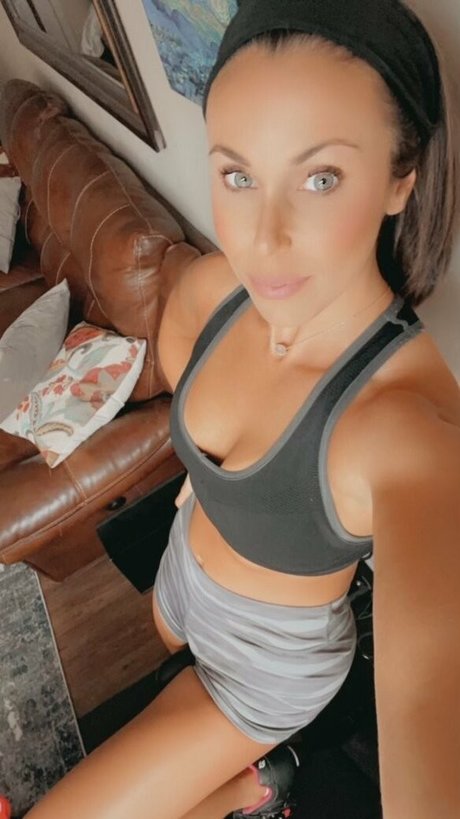 ulauryn gemini hot star image