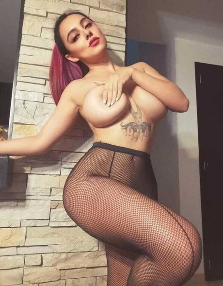 Dulce Soltero star art pics