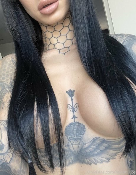 Bee Phillips hot model gallery