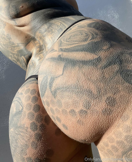 Bee Phillips perfect model image