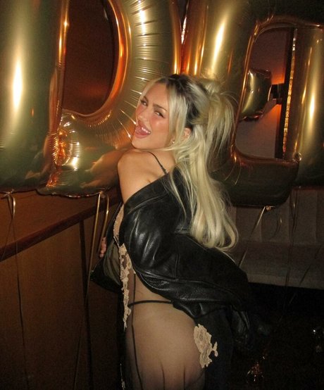 Delilah Belle Hamlin perfect star photos