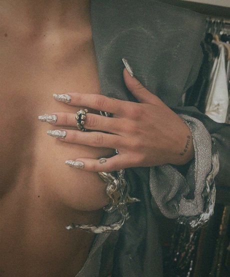 Delilah Belle Hamlin star art images