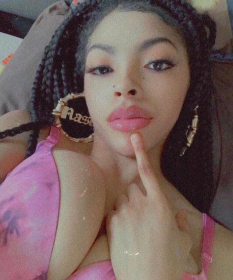 MsHollywood model erotic pic