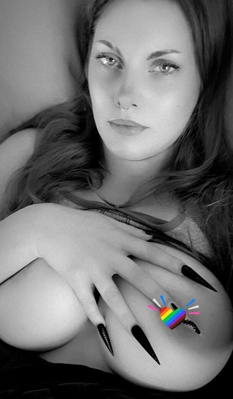 Rainia Belle top model image