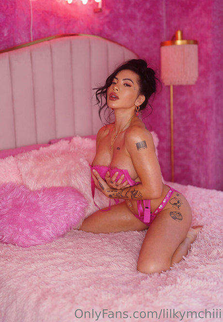 lilkymchiii model top photos