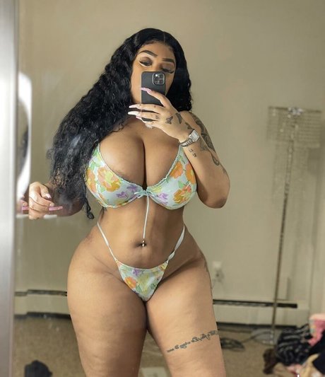 kioruncut nudes model img