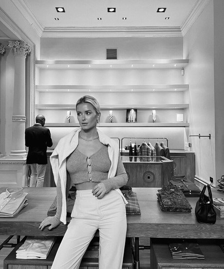 Olivia Bentley high quality actress img