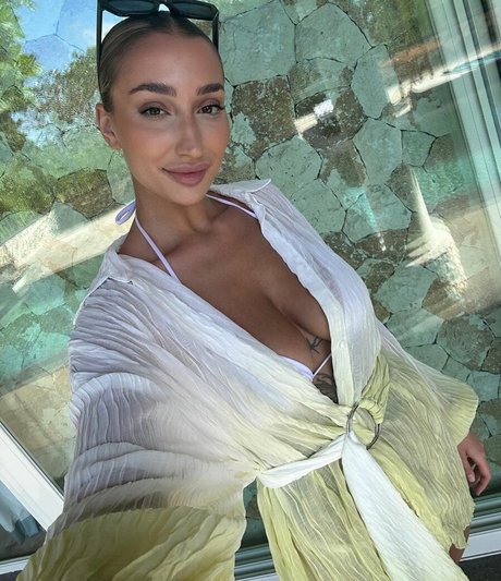 Carla Dior model pornographic pics