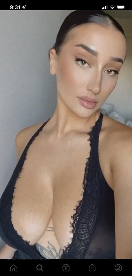 Carla Dior hot actress images