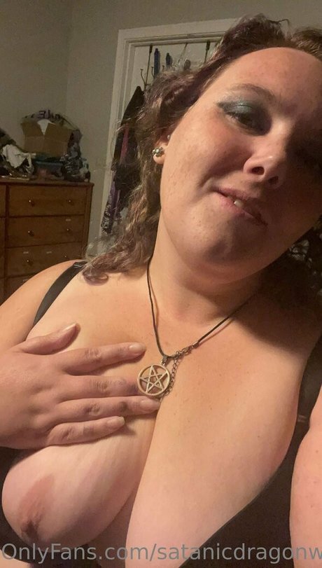 satanicdragonwitch pretty model image