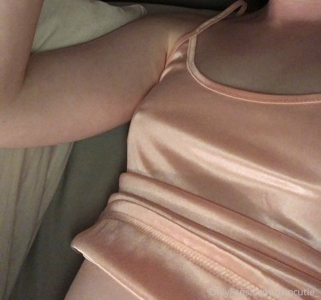 garbage bunni model exclusive gallery