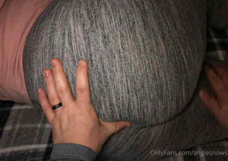 angiesnows star xxx image