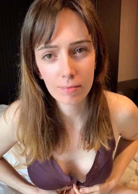 pyam to go model naked pics