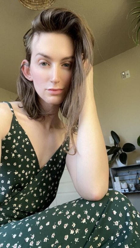 Ca7825 pretty actress image