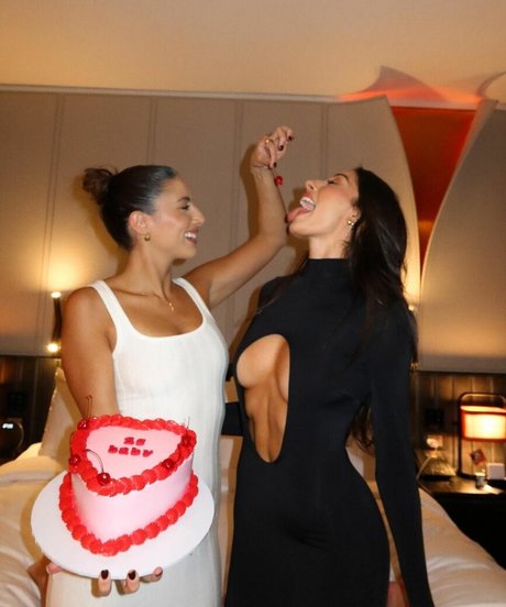 Phoebe Chakar model free photos