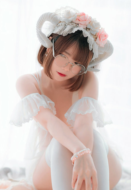 miu cosplayer naked actress img