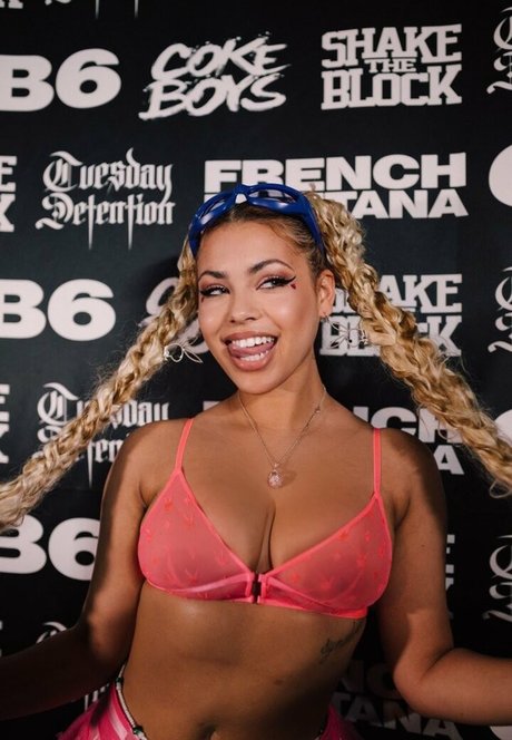 Rioadrianna pretty model img