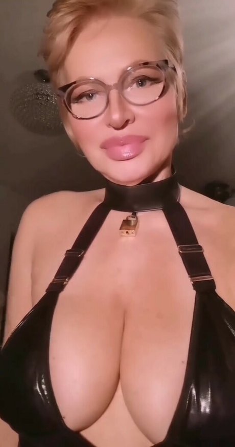 Cheri Lady exclusive model picture