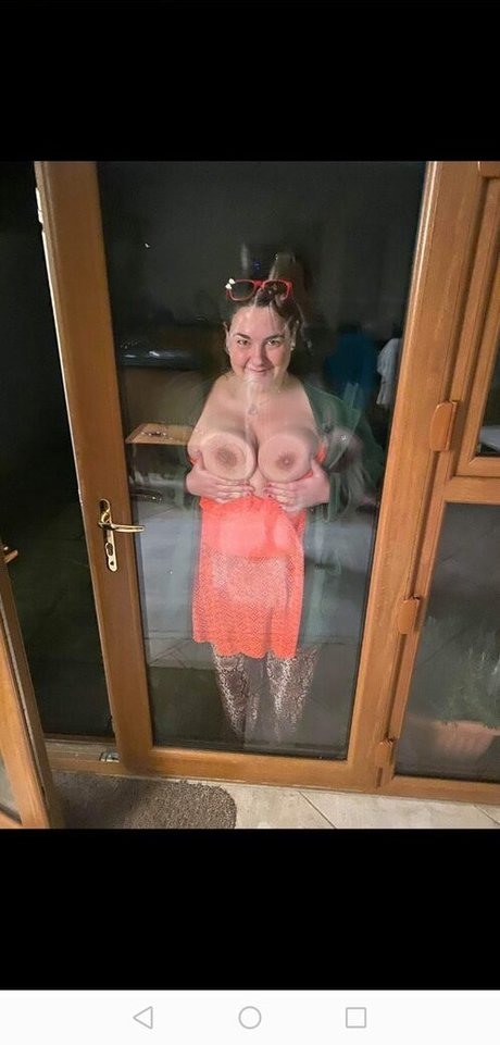 Tina Clenaghan New Walk xxx model photo