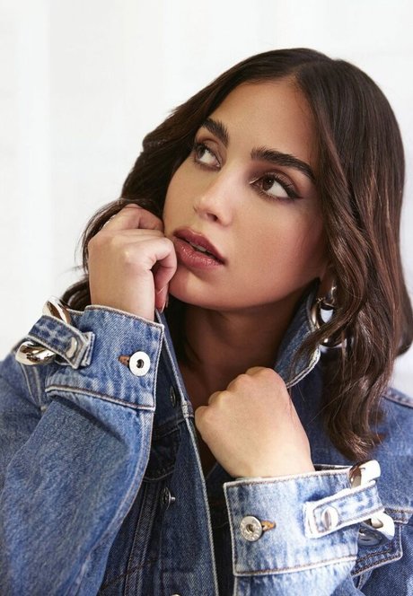 Melissa Barrera pretty model gallery