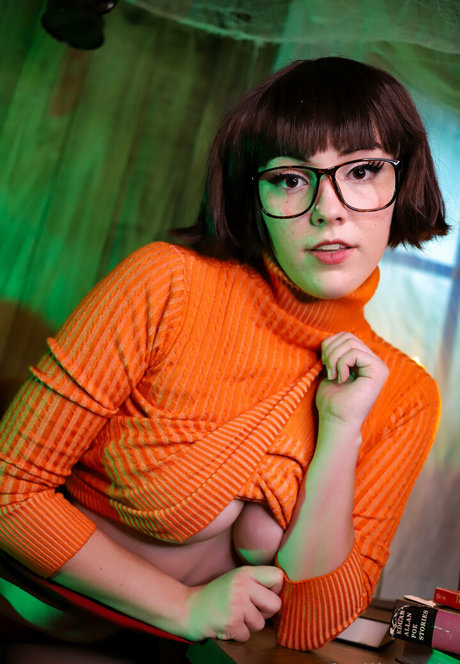 Hailie Rosie hot model picture