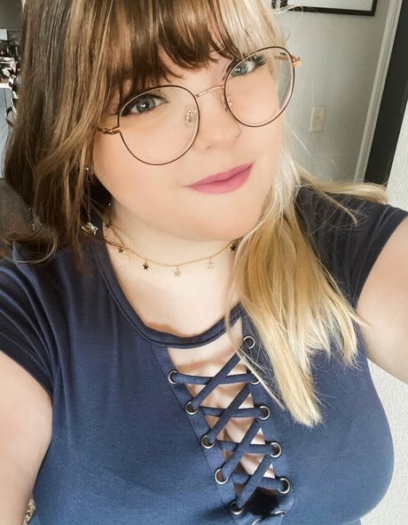 Meg Kaylee model photo