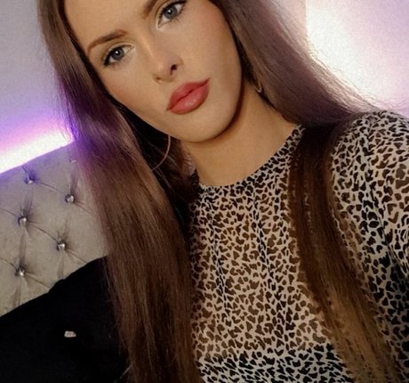 Nikki Harper model hd picture