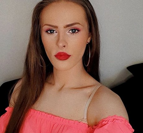 Nikki Harper high quality pornstar pictures