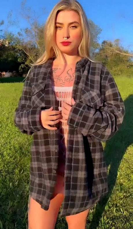 Julia Gouvea best model img