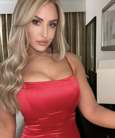 Eljonesuk high quality model picture