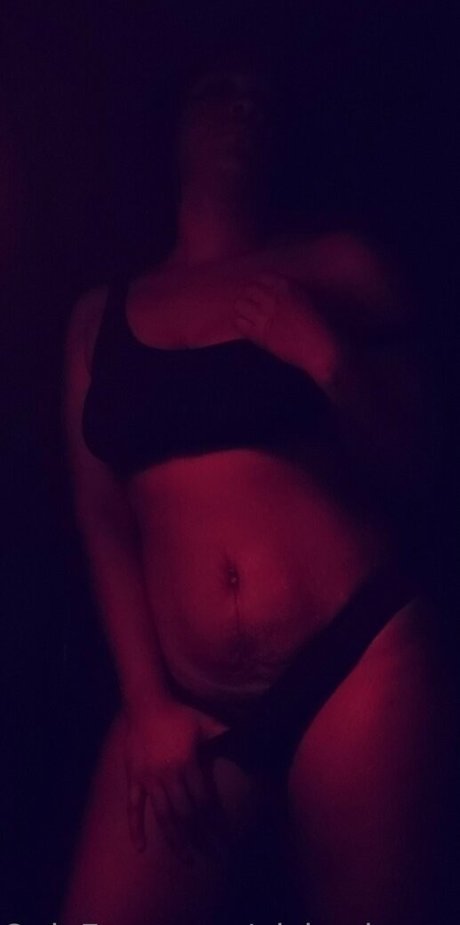 nickeyjames beautiful actress picture