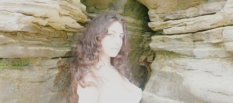 Bella Ossi model free pic