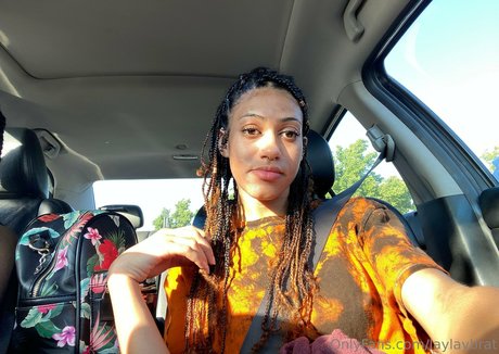 laylaybrat model nude images