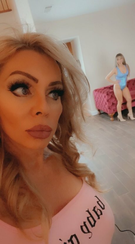 nadiavalentine art model archive