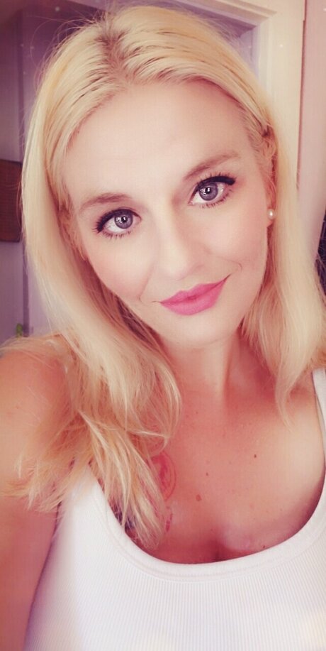 Honey Dabs pornstar erotic pics