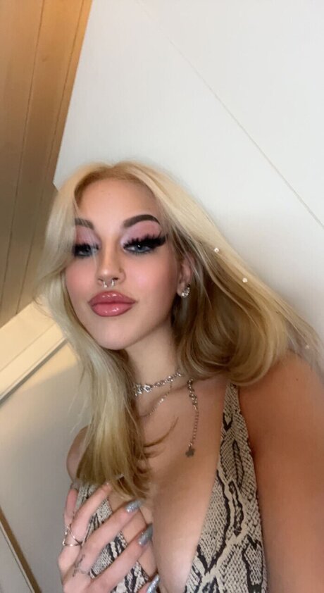 VickyObsen nude actress pic