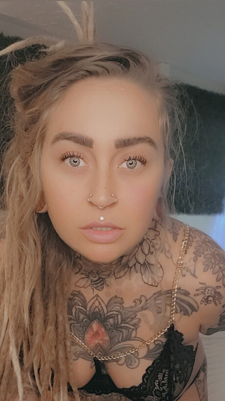 Chevi Blue xxx model image