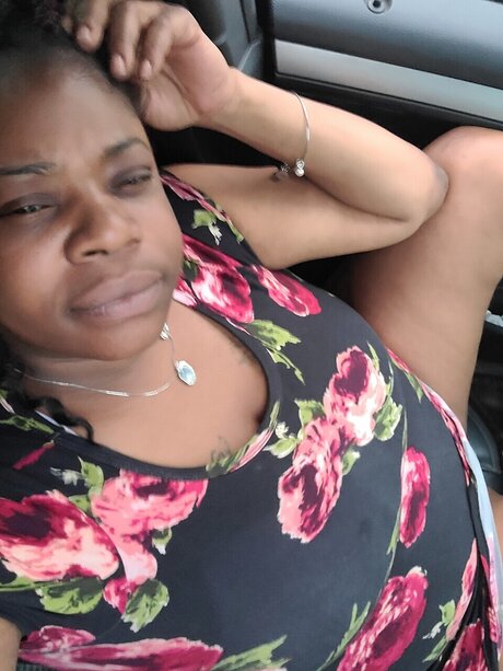 Sounique sexy model picture